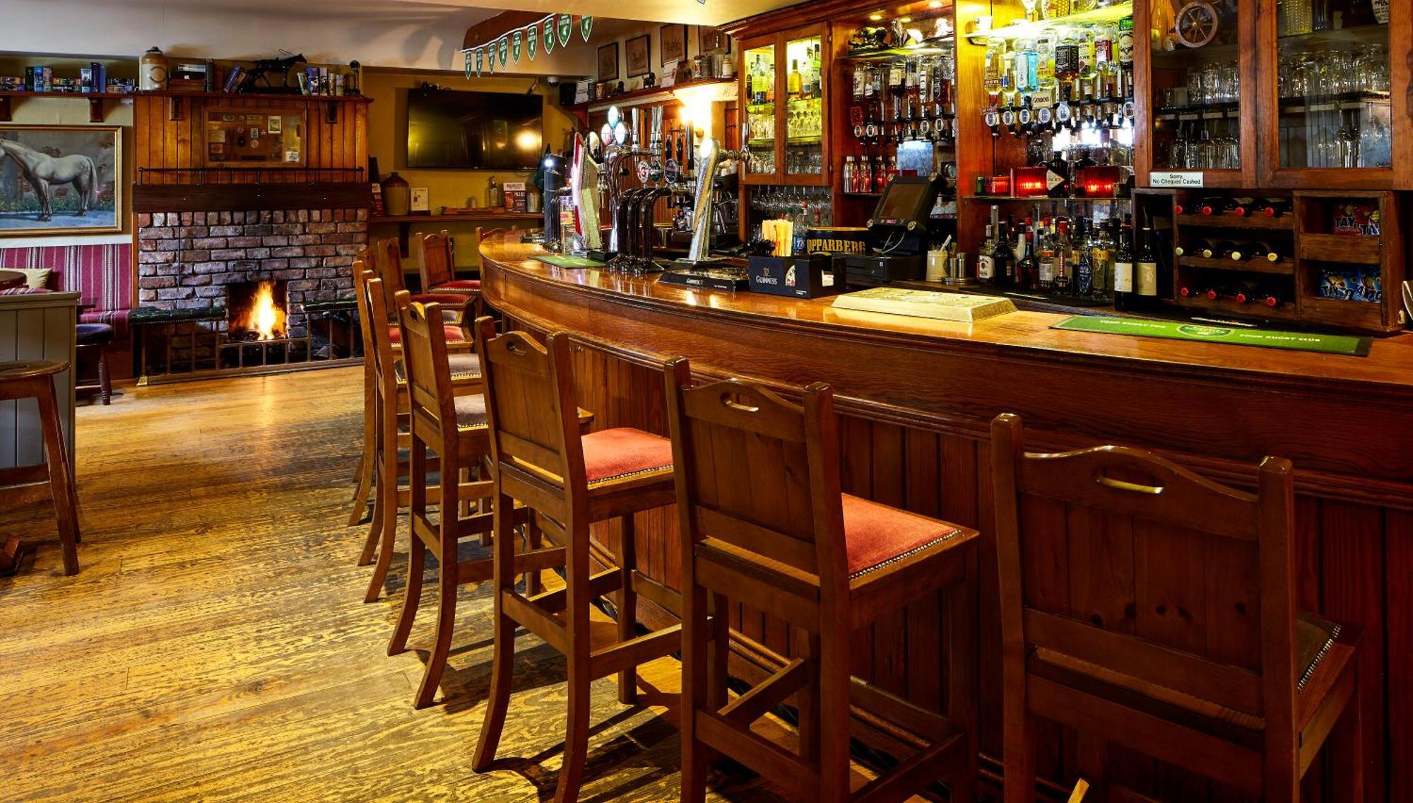 Horse & Hound Hotel Delgany Exterior photo