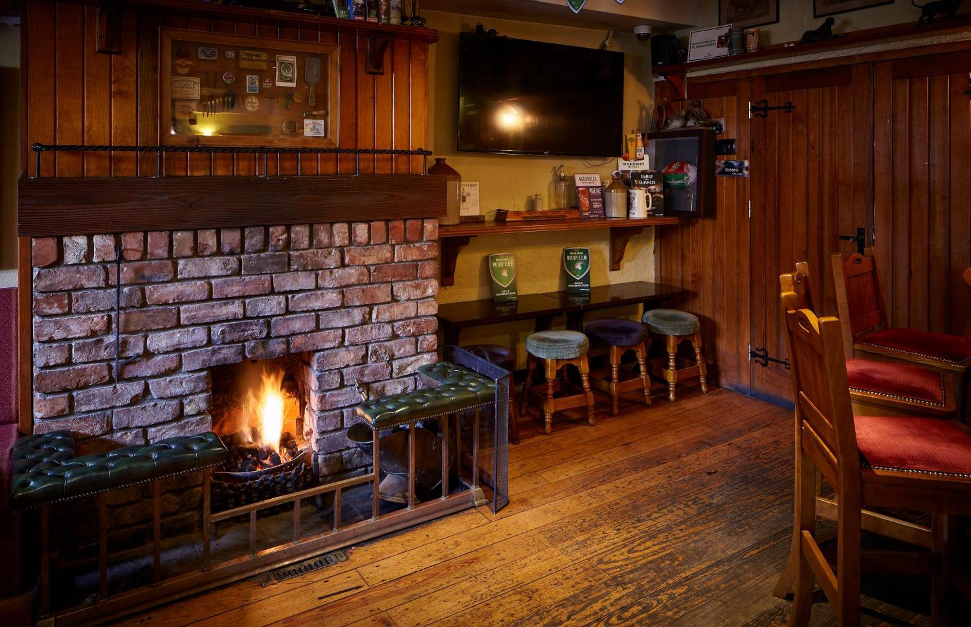 Horse & Hound Hotel Delgany Exterior photo
